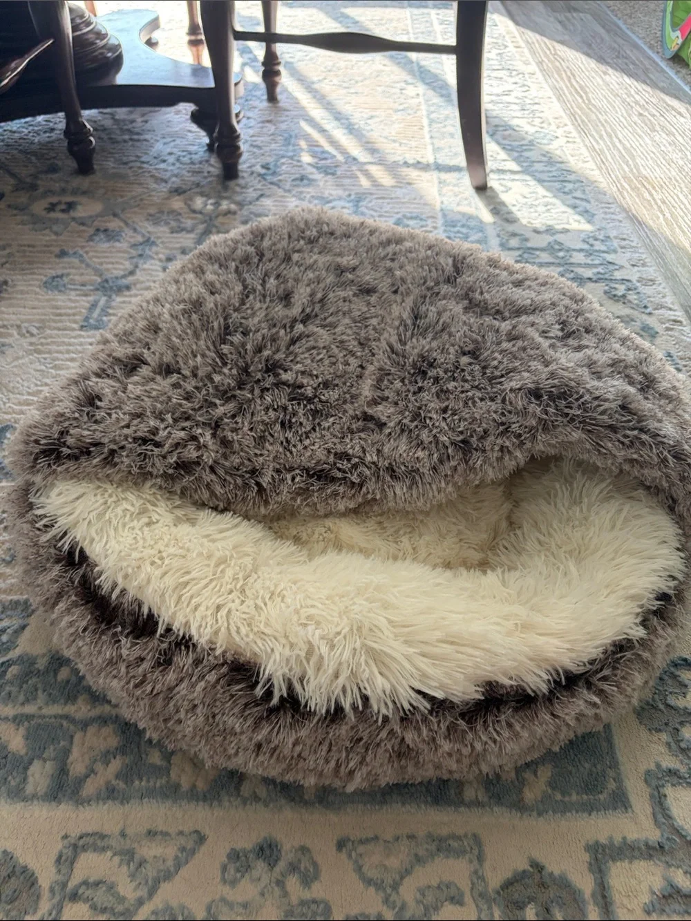 NWOT hooded Plush Round Pet Bed in Taupe with Cream Interior